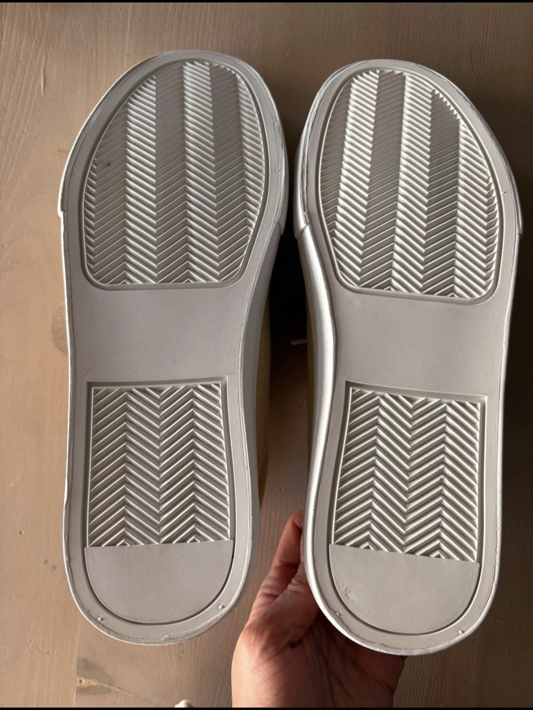 Casual Low-Top Canvas Sneakers In Light Beige — image 5 of 6